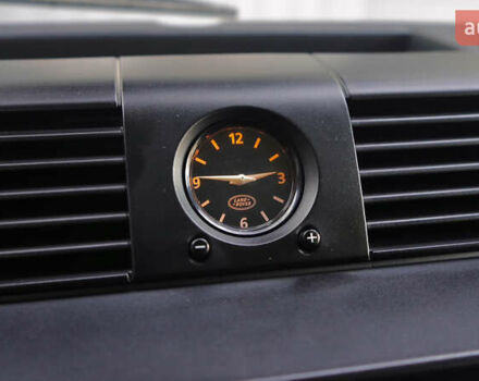 Зелений Ленд Ровер Дефендер, об'ємом двигуна 2.2 л та пробігом 98 тис. км за 87000 $, фото 27 на Automoto.ua