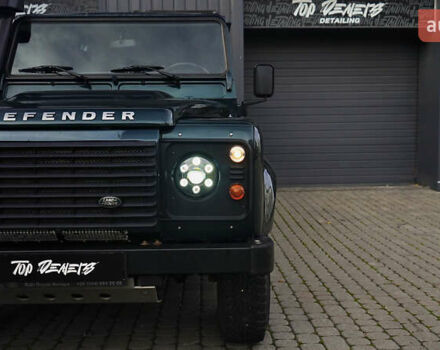 Зелений Ленд Ровер Дефендер, об'ємом двигуна 2.2 л та пробігом 98 тис. км за 87000 $, фото 11 на Automoto.ua