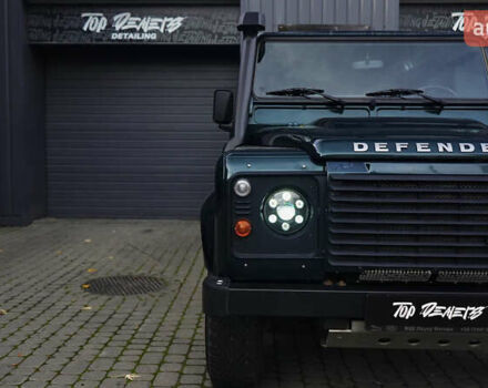 Зелений Ленд Ровер Дефендер, об'ємом двигуна 2.2 л та пробігом 98 тис. км за 87000 $, фото 12 на Automoto.ua