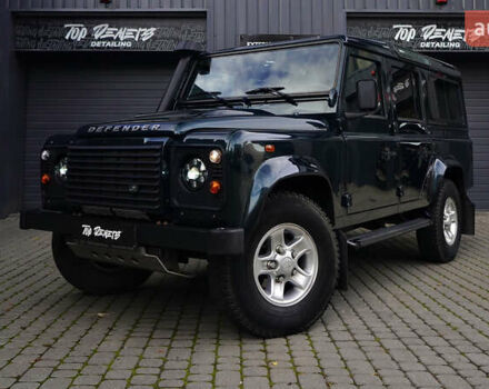 Зелений Ленд Ровер Дефендер, об'ємом двигуна 2.2 л та пробігом 98 тис. км за 87000 $, фото 3 на Automoto.ua