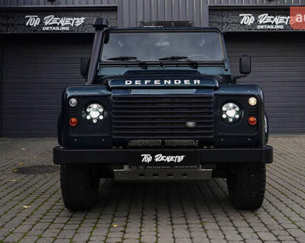 Зелений Ленд Ровер Дефендер, об'ємом двигуна 2.2 л та пробігом 98 тис. км за 87000 $, фото 13 на Automoto.ua