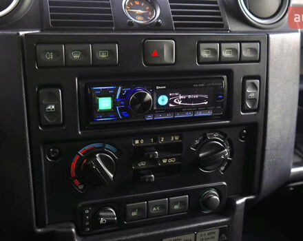 Зелений Ленд Ровер Дефендер, об'ємом двигуна 2.2 л та пробігом 98 тис. км за 87000 $, фото 29 на Automoto.ua