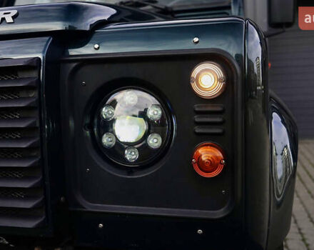 Зелений Ленд Ровер Дефендер, об'ємом двигуна 2.2 л та пробігом 98 тис. км за 87000 $, фото 10 на Automoto.ua