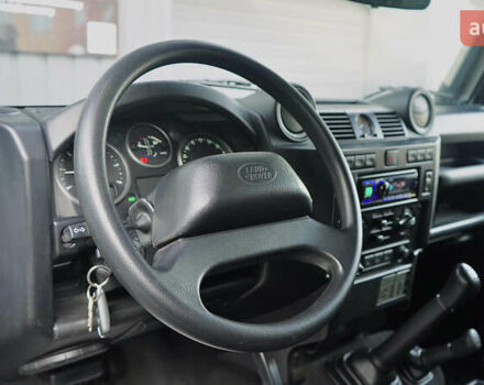 Зелений Ленд Ровер Дефендер, об'ємом двигуна 2.2 л та пробігом 98 тис. км за 87000 $, фото 35 на Automoto.ua