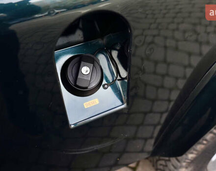 Зелений Ленд Ровер Дефендер, об'ємом двигуна 2.2 л та пробігом 98 тис. км за 87000 $, фото 16 на Automoto.ua