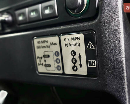 Зелений Ленд Ровер Дефендер, об'ємом двигуна 2.2 л та пробігом 98 тис. км за 87000 $, фото 19 на Automoto.ua