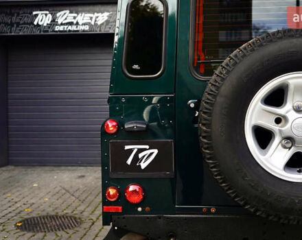 Зелений Ленд Ровер Дефендер, об'ємом двигуна 2.2 л та пробігом 98 тис. км за 87000 $, фото 42 на Automoto.ua