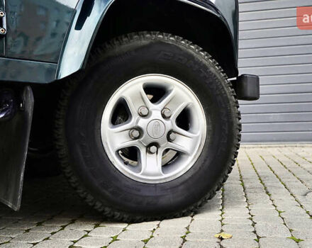 Зелений Ленд Ровер Дефендер, об'ємом двигуна 2.2 л та пробігом 98 тис. км за 87000 $, фото 15 на Automoto.ua