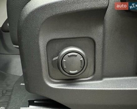 Зеленый Ленд Ровер Дефендер, объемом двигателя 2 л и пробегом 77 тыс. км за 52000 $, фото 66 на Automoto.ua