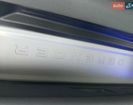 Зеленый Ленд Ровер Дефендер, объемом двигателя 2 л и пробегом 77 тыс. км за 52000 $, фото 69 на Automoto.ua