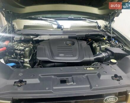 Зелений Ленд Ровер Дефендер, об'ємом двигуна 2 л та пробігом 126 тис. км за 48000 $, фото 15 на Automoto.ua