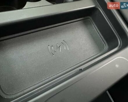 Зеленый Ленд Ровер Дефендер, объемом двигателя 2 л и пробегом 77 тыс. км за 52000 $, фото 50 на Automoto.ua