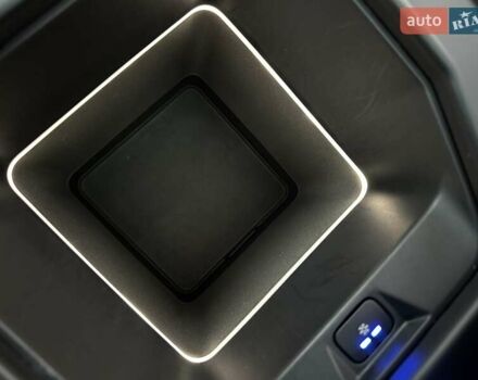 Зеленый Ленд Ровер Дефендер, объемом двигателя 2 л и пробегом 77 тыс. км за 52000 $, фото 49 на Automoto.ua