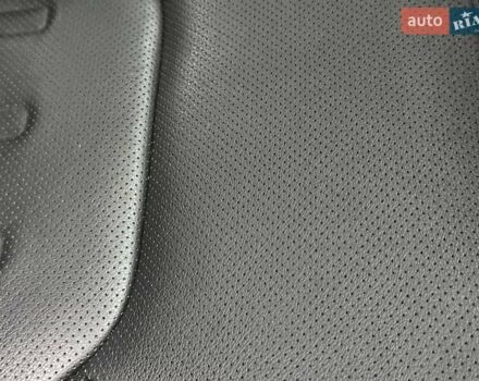 Зеленый Ленд Ровер Дефендер, объемом двигателя 2 л и пробегом 77 тыс. км за 52000 $, фото 81 на Automoto.ua