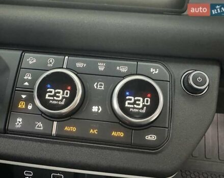 Зеленый Ленд Ровер Дефендер, объемом двигателя 2 л и пробегом 77 тыс. км за 52000 $, фото 52 на Automoto.ua