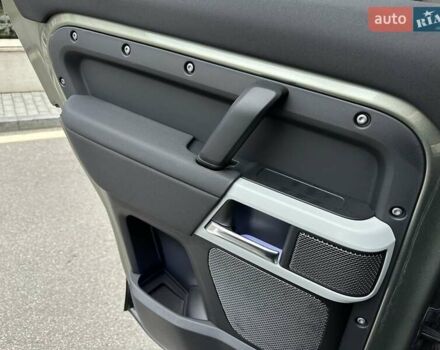 Зеленый Ленд Ровер Дефендер, объемом двигателя 2 л и пробегом 77 тыс. км за 52000 $, фото 84 на Automoto.ua