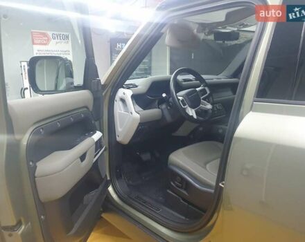 Зелений Ленд Ровер Дефендер, об'ємом двигуна 2 л та пробігом 126 тис. км за 48000 $, фото 6 на Automoto.ua