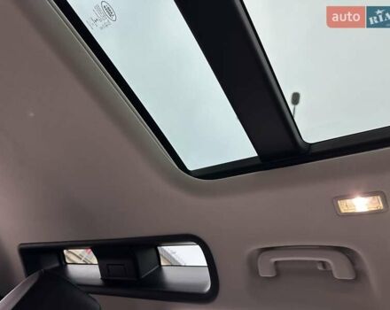 Зеленый Ленд Ровер Дефендер, объемом двигателя 2 л и пробегом 77 тыс. км за 52000 $, фото 74 на Automoto.ua