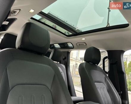 Зеленый Ленд Ровер Дефендер, объемом двигателя 2 л и пробегом 77 тыс. км за 52000 $, фото 72 на Automoto.ua