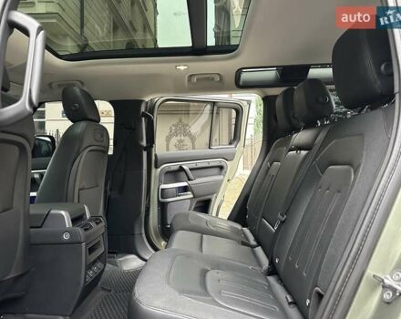 Зеленый Ленд Ровер Дефендер, объемом двигателя 2 л и пробегом 77 тыс. км за 52000 $, фото 82 на Automoto.ua