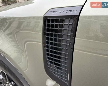 Зеленый Ленд Ровер Дефендер, объемом двигателя 2 л и пробегом 77 тыс. км за 52000 $, фото 22 на Automoto.ua