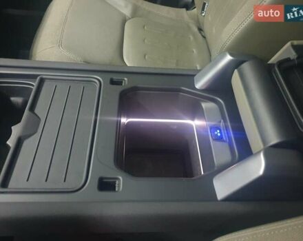 Зелений Ленд Ровер Дефендер, об'ємом двигуна 2 л та пробігом 126 тис. км за 48000 $, фото 9 на Automoto.ua