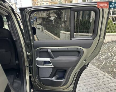 Зеленый Ленд Ровер Дефендер, объемом двигателя 2 л и пробегом 77 тыс. км за 52000 $, фото 90 на Automoto.ua