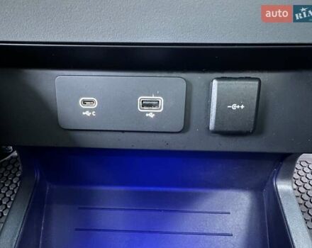 Зеленый Ленд Ровер Дефендер, объемом двигателя 2 л и пробегом 77 тыс. км за 52000 $, фото 51 на Automoto.ua