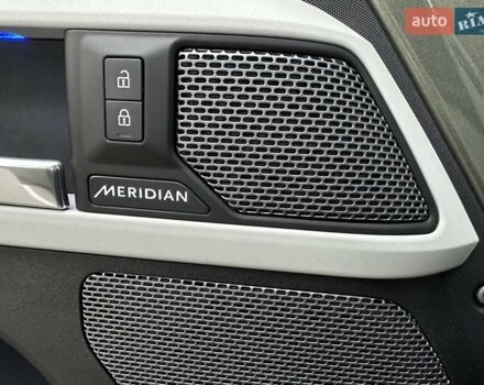 Зеленый Ленд Ровер Дефендер, объемом двигателя 2 л и пробегом 77 тыс. км за 52000 $, фото 39 на Automoto.ua