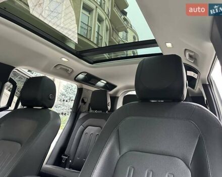 Зеленый Ленд Ровер Дефендер, объемом двигателя 2 л и пробегом 77 тыс. км за 52000 $, фото 3 на Automoto.ua