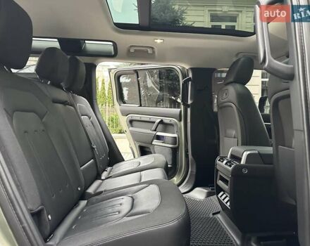 Зеленый Ленд Ровер Дефендер, объемом двигателя 2 л и пробегом 77 тыс. км за 52000 $, фото 88 на Automoto.ua