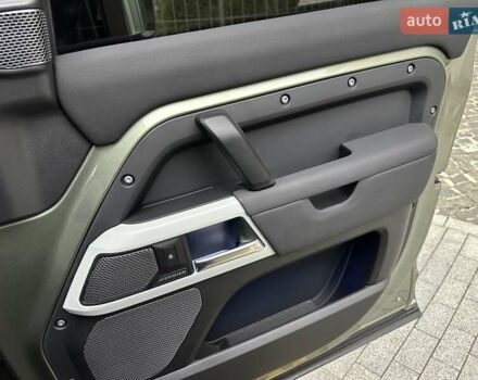 Зеленый Ленд Ровер Дефендер, объемом двигателя 2 л и пробегом 77 тыс. км за 52000 $, фото 75 на Automoto.ua