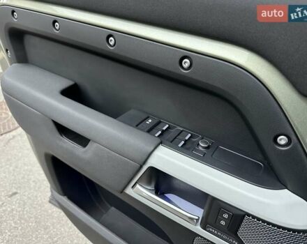 Зеленый Ленд Ровер Дефендер, объемом двигателя 2 л и пробегом 77 тыс. км за 52000 $, фото 40 на Automoto.ua