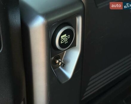 Зеленый Ленд Ровер Дефендер, объемом двигателя 3 л и пробегом 156 тыс. км за 62900 $, фото 19 на Automoto.ua