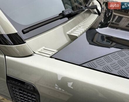 Зеленый Ленд Ровер Дефендер, объемом двигателя 2 л и пробегом 77 тыс. км за 52000 $, фото 35 на Automoto.ua