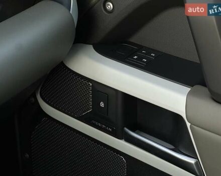 Зеленый Ленд Ровер Дефендер, объемом двигателя 3 л и пробегом 156 тыс. км за 62900 $, фото 44 на Automoto.ua