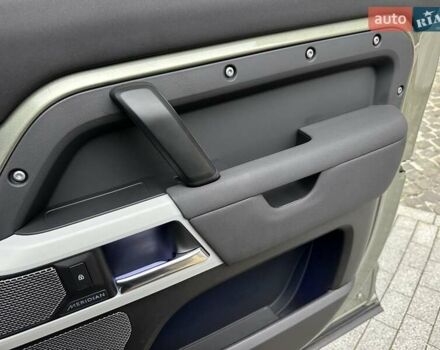 Зеленый Ленд Ровер Дефендер, объемом двигателя 2 л и пробегом 77 тыс. км за 52000 $, фото 76 на Automoto.ua