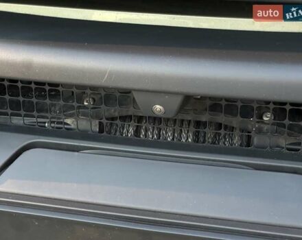 Зеленый Ленд Ровер Дефендер, объемом двигателя 3 л и пробегом 156 тыс. км за 62900 $, фото 3 на Automoto.ua