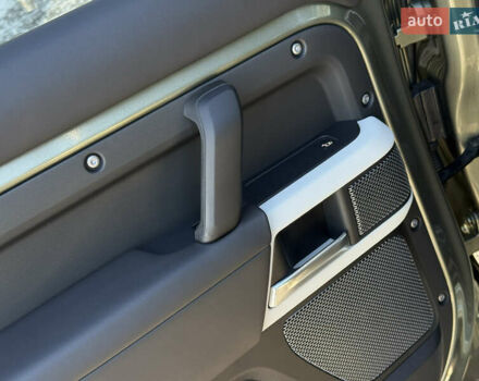 Зеленый Ленд Ровер Дефендер, объемом двигателя 3 л и пробегом 78 тыс. км за 68000 $, фото 40 на Automoto.ua