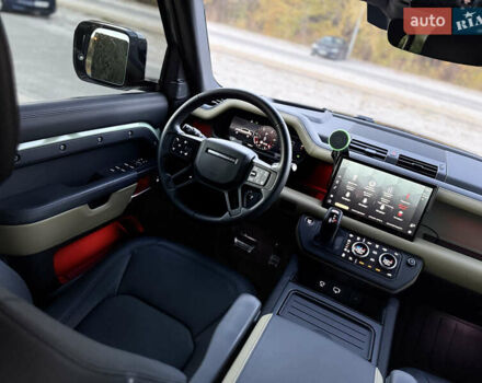 Зелений Ленд Ровер Дефендер, об'ємом двигуна 3 л та пробігом 30 тис. км за 119000 $, фото 31 на Automoto.ua