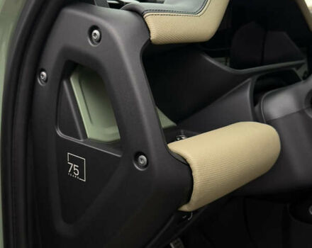 Зеленый Ленд Ровер Дефендер, объемом двигателя 3 л и пробегом 30 тыс. км за 124000 $, фото 16 на Automoto.ua