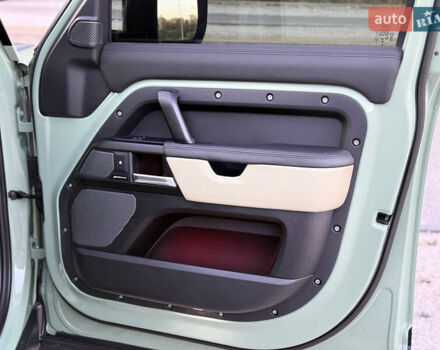 Зелений Ленд Ровер Дефендер, об'ємом двигуна 3 л та пробігом 30 тис. км за 119000 $, фото 25 на Automoto.ua