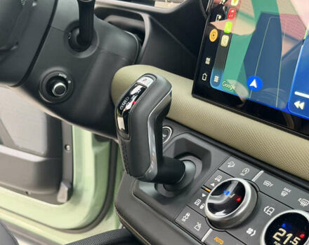 Зеленый Ленд Ровер Дефендер, объемом двигателя 3 л и пробегом 30 тыс. км за 124000 $, фото 22 на Automoto.ua