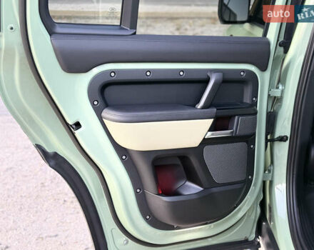 Зелений Ленд Ровер Дефендер, об'ємом двигуна 3 л та пробігом 30 тис. км за 119000 $, фото 17 на Automoto.ua