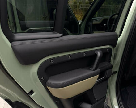 Зеленый Ленд Ровер Дефендер, объемом двигателя 3 л и пробегом 30 тыс. км за 124000 $, фото 14 на Automoto.ua