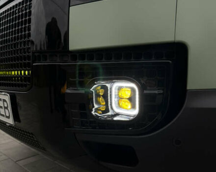 Зеленый Ленд Ровер Дефендер, объемом двигателя 3 л и пробегом 30 тыс. км за 124000 $, фото 5 на Automoto.ua