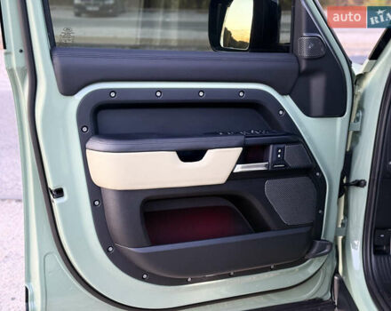 Зелений Ленд Ровер Дефендер, об'ємом двигуна 3 л та пробігом 30 тис. км за 119000 $, фото 15 на Automoto.ua