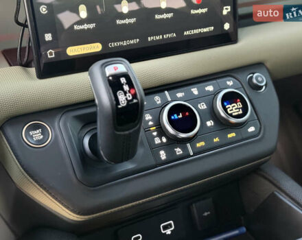 Зелений Ленд Ровер Дефендер, об'ємом двигуна 3 л та пробігом 30 тис. км за 119000 $, фото 19 на Automoto.ua