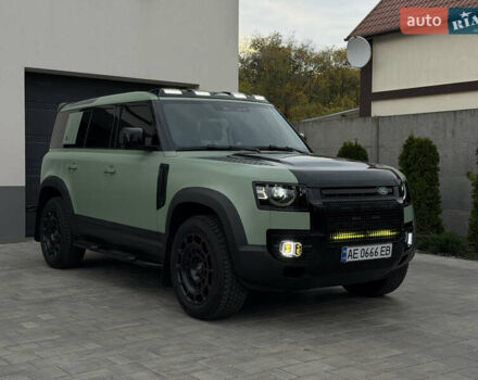 Зеленый Ленд Ровер Дефендер, объемом двигателя 3 л и пробегом 30 тыс. км за 124000 $, фото 2 на Automoto.ua
