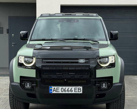 Зеленый Ленд Ровер Дефендер, объемом двигателя 3 л и пробегом 30 тыс. км за 124000 $, фото 1 на Automoto.ua